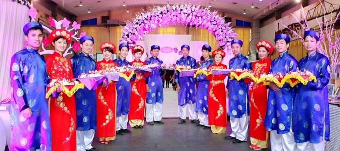 Nhà trai chuẩn bị lễ ăn hỏi cần những gì?