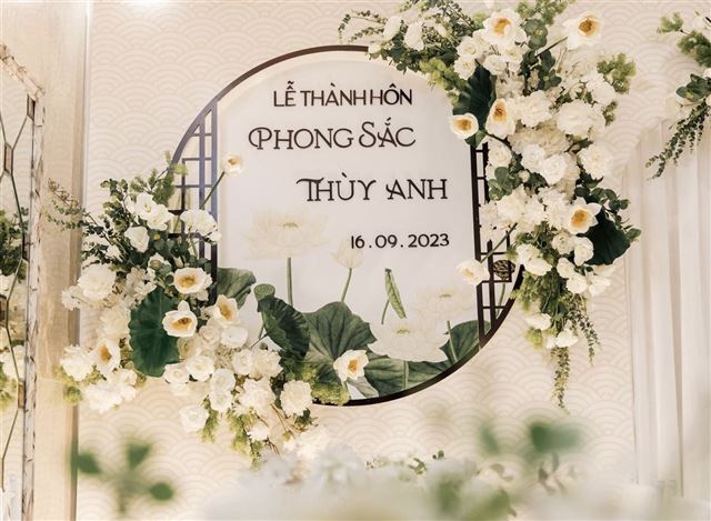 Phông Cưới Hoa Lụa Đẹp