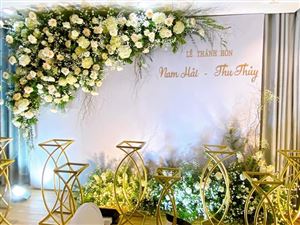 Trang Trí Phông Cứng Hoa Tươi